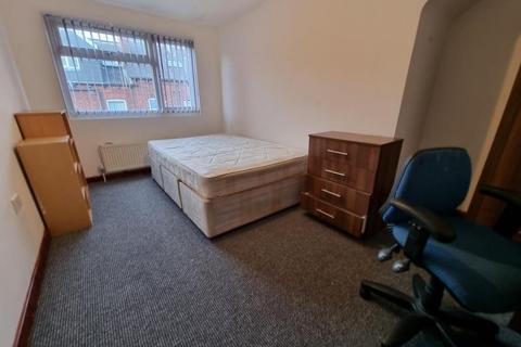 4 bedroom terraced house to rent, Mayville Avenue, Hyde Park, Leeds LS6 1NQ