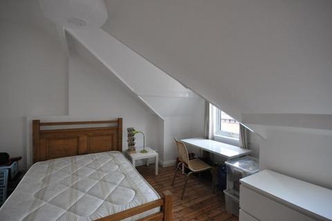 undefined, Meadow View, Hyde Park, Leeds LS6 1JG