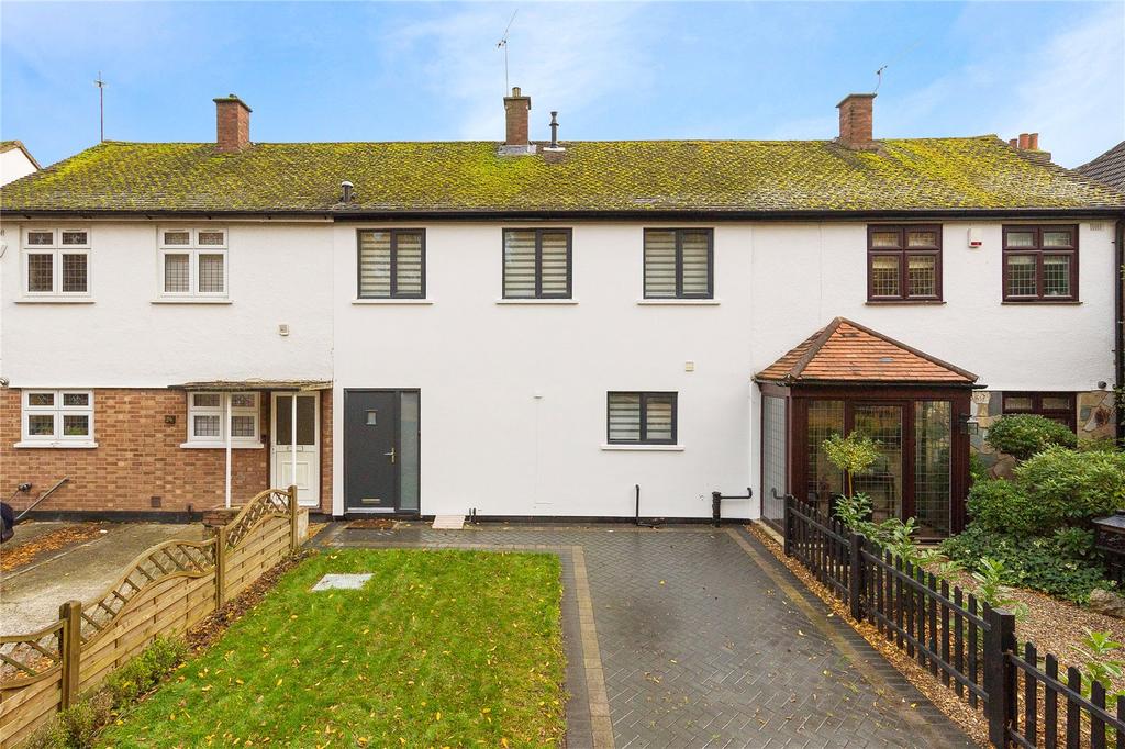 Avenue Road, Harold Wood, RM3 3 bed terraced house £450,000