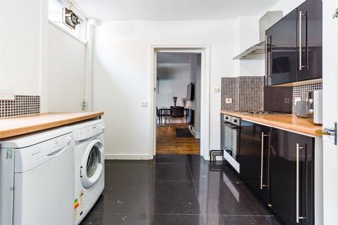 3 bedroom flat to rent, Thornleigh Road, Newcastle Upon Tyne