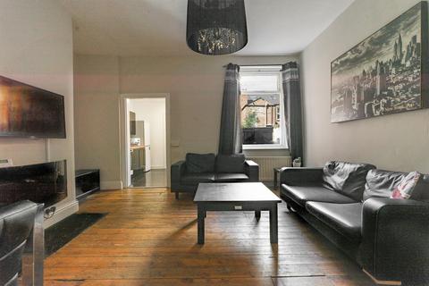 3 bedroom flat to rent, Thornleigh Road, Newcastle Upon Tyne