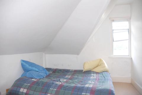 1 bedroom flat to rent, Endymion Road, N4 1 Bedroom Top Floor Flat