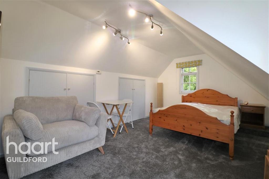 Goose Rye Road, Worplesdon 1 bed flat £800 pcm (£185 pw)