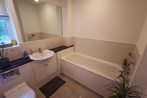 2 bedroom flat to rent, Birmingham Road, Sutton Coldfield, B72