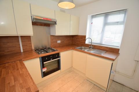 3 bedroom terraced house to rent, Mansbridge