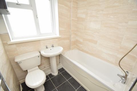 3 bedroom terraced house to rent, Mansbridge