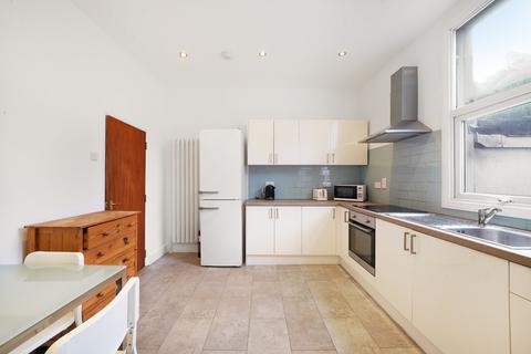 4 bedroom flat to rent, Marlborough Road, Archway