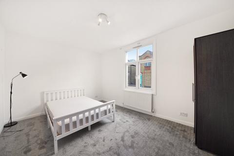 4 bedroom flat to rent, Marlborough Road, Archway