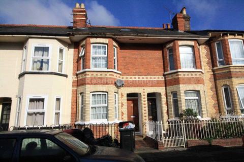 6 bedroom terraced house to rent - Swainstone Road, Reading