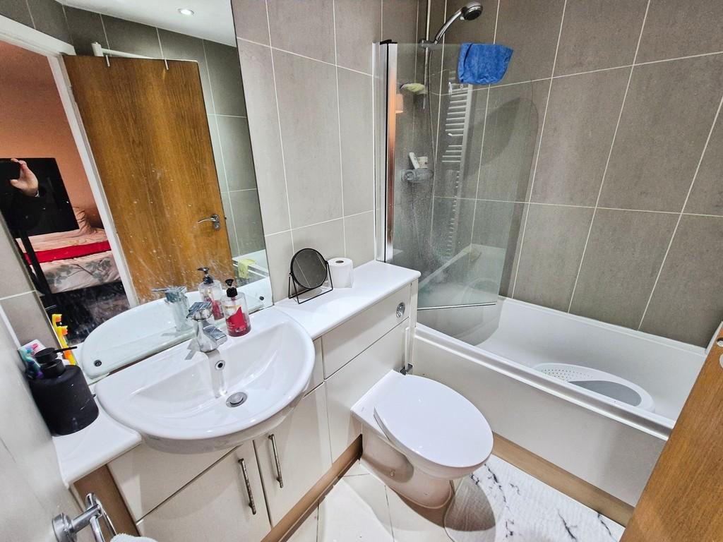 En-Suite Bathroom