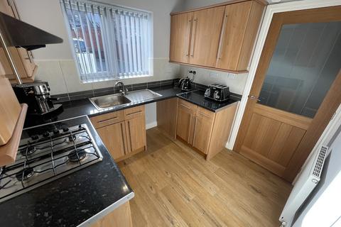 2 bedroom semi-detached house to rent, QUARRY BANK - Mount Pleasant