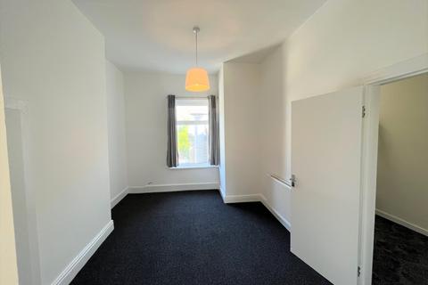 2 bedroom flat to rent, Longridge Road Preston PR2 6RJ
