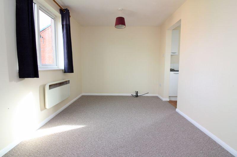 Oldfield, Clevedon Studio £525 pcm (£121 pw)