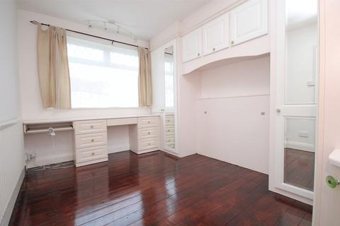 2 bedroom flat for sale, Goring Way, Greenford