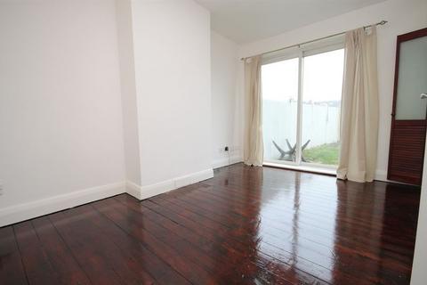 2 bedroom flat for sale, Goring Way, Greenford