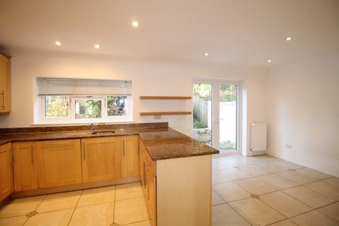 4 bedroom townhouse to rent - Swiss Cottage Place, Loughton, IG10