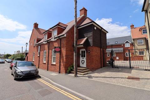 3 bedroom end of terrace house for sale, CHRISTCHURCH TOWN CENTRE