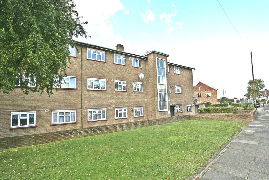 Bridge Avenue, Upminster, Essex, RM14 2 bed apartment £1,195 pcm (£