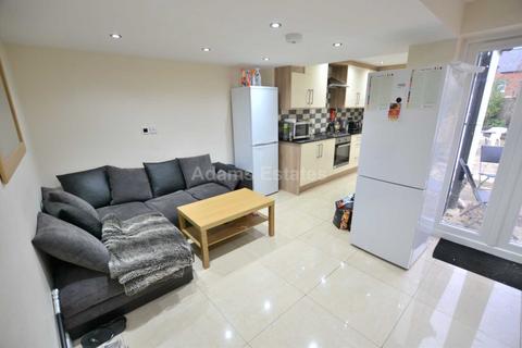 6 bedroom terraced house to rent, De Beauvoir Road, Reading
