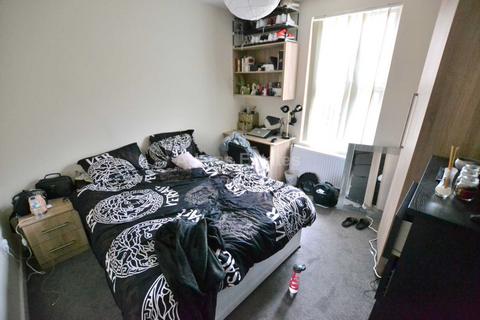 6 bedroom terraced house to rent, De Beauvoir Road, Reading