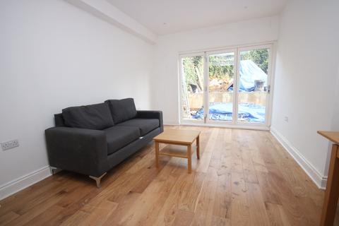 3 bedroom flat to rent, Burghley road, Kentish Town