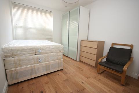 3 bedroom flat to rent, Burghley road, Kentish Town