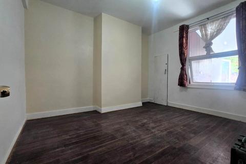 4 bedroom terraced house to rent, Altmore Avenue, East Ham E6