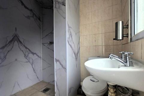 4 bedroom terraced house to rent, Altmore Avenue, East Ham E6