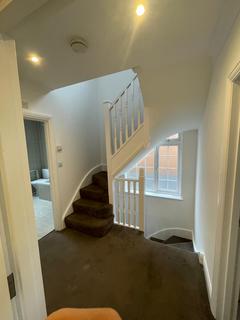 3 bedroom flat to rent, The Great North Way, Hendon, NW4