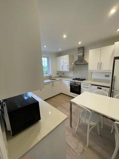 3 bedroom flat to rent, The Great North Way, Hendon, NW4