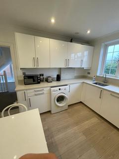 3 bedroom flat to rent, The Great North Way, Hendon, NW4