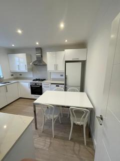 3 bedroom flat to rent, The Great North Way, Hendon, NW4