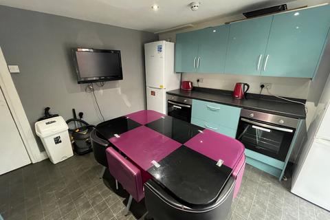 5 bedroom terraced house to rent - Burley Lodge Terrace,  Leeds, LS6