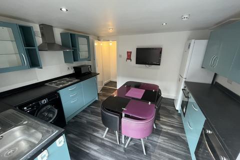 5 bedroom terraced house to rent - Burley Lodge Terrace,  Leeds, LS6
