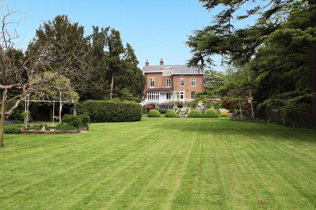 Hampton Court Road, Hampton Court KT8 8 bed house to rent £29,500 pcm
