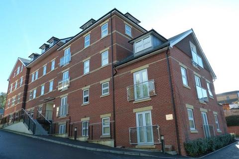 2 bedroom flat to rent, Carpenters Court, Croydon