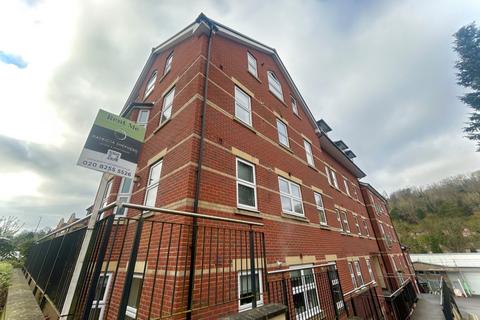 2 bedroom flat to rent, Carpenters Court, Croydon