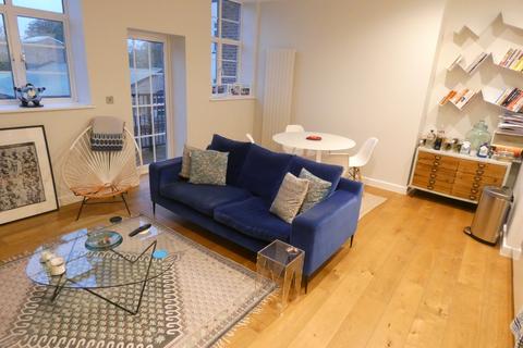 2 bedroom flat to rent, Halesworth court, Alfred Street, Bow E3