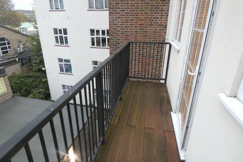 2 bedroom flat to rent, Halesworth court, Alfred Street, Bow E3