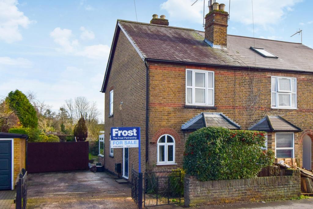 Lent Rise Road, Burnham, SL1 3 bed semidetached house £435,000