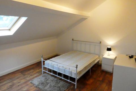2 bedroom apartment to rent, Wilmslow Road, Rusholme, Manchester