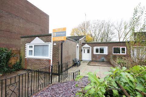 3 bedroom bungalow to rent, Handforth Lane, Runcorn