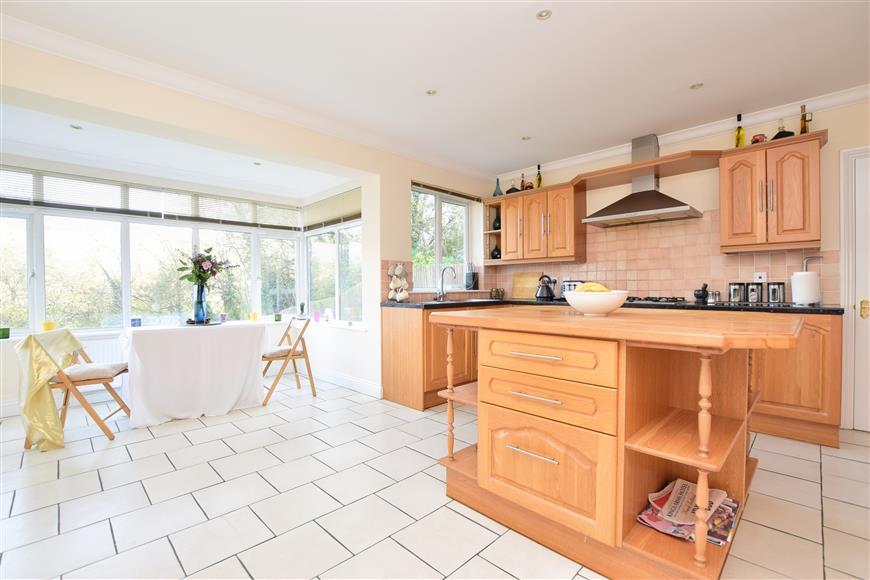 Tillingdown Hill, Caterham, Surrey 4 bed detached house £750,000