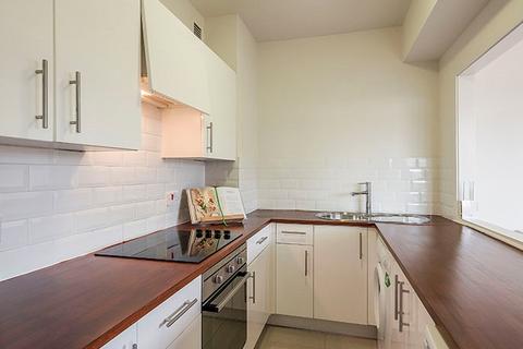 1 bedroom flat to rent, Luke House SW1