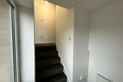 4 bedroom end of terrace house to rent, 4 Bedroom House To Let - HP13