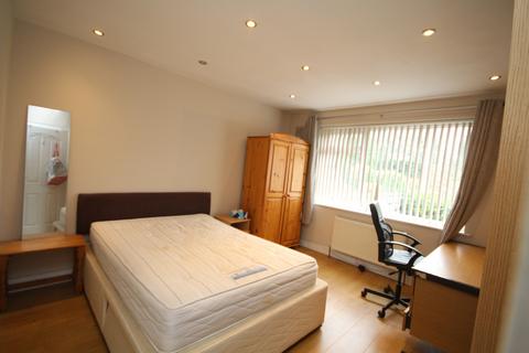 4 bedroom detached house to rent, Sharoe Green Lane, Preston PR2