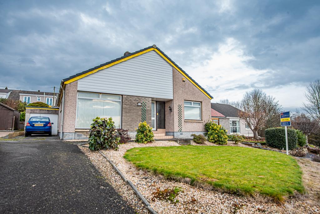 61 Adam Cresccent, Stenhousemuir, Larbert, Stirlingshire, FK5 4DG 3 bed