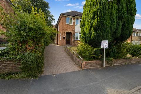 3 bedroom semi-detached house to rent, 3 Bed Semi-Detached, Chairborough Rd, High Wycombe, Buckinghamshire, HP12 3HN