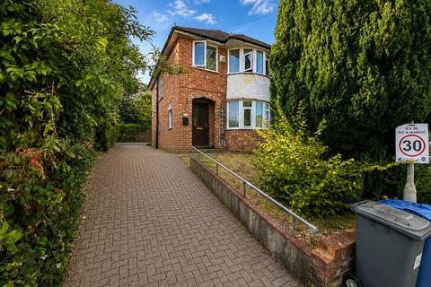 3 bedroom semi-detached house to rent, 3 Bed Semi-Detached, Chairborough Rd, High Wycombe, Buckinghamshire, HP12 3HN