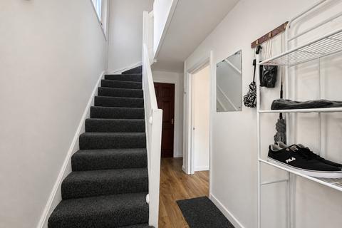 3 bedroom semi-detached house to rent, 3 Bed Semi-Detached, Chairborough Rd, High Wycombe, Buckinghamshire, HP12 3HN